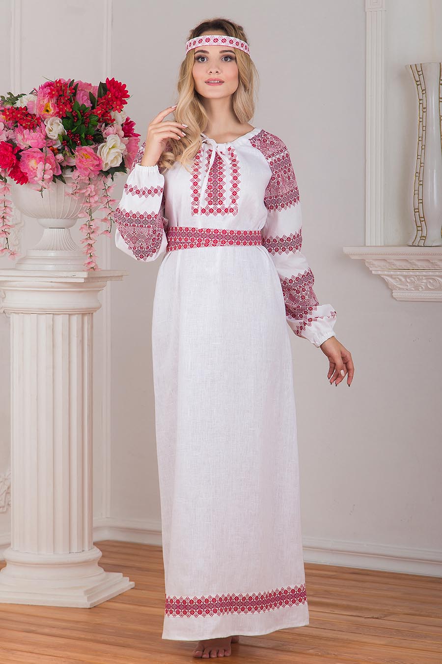 Women in Slavic costumes in Tehran