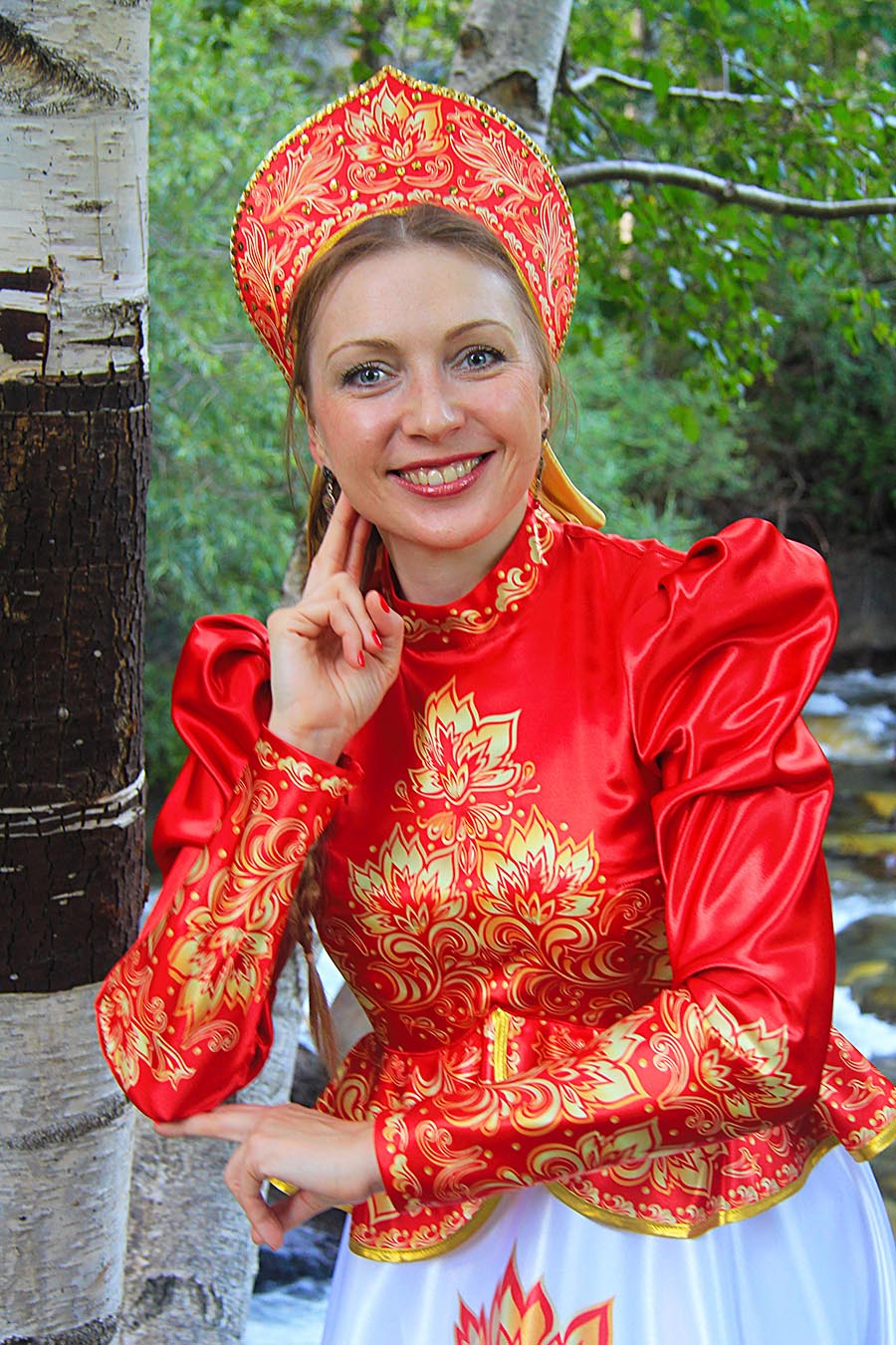 Women in Slavic costumes in Tehran