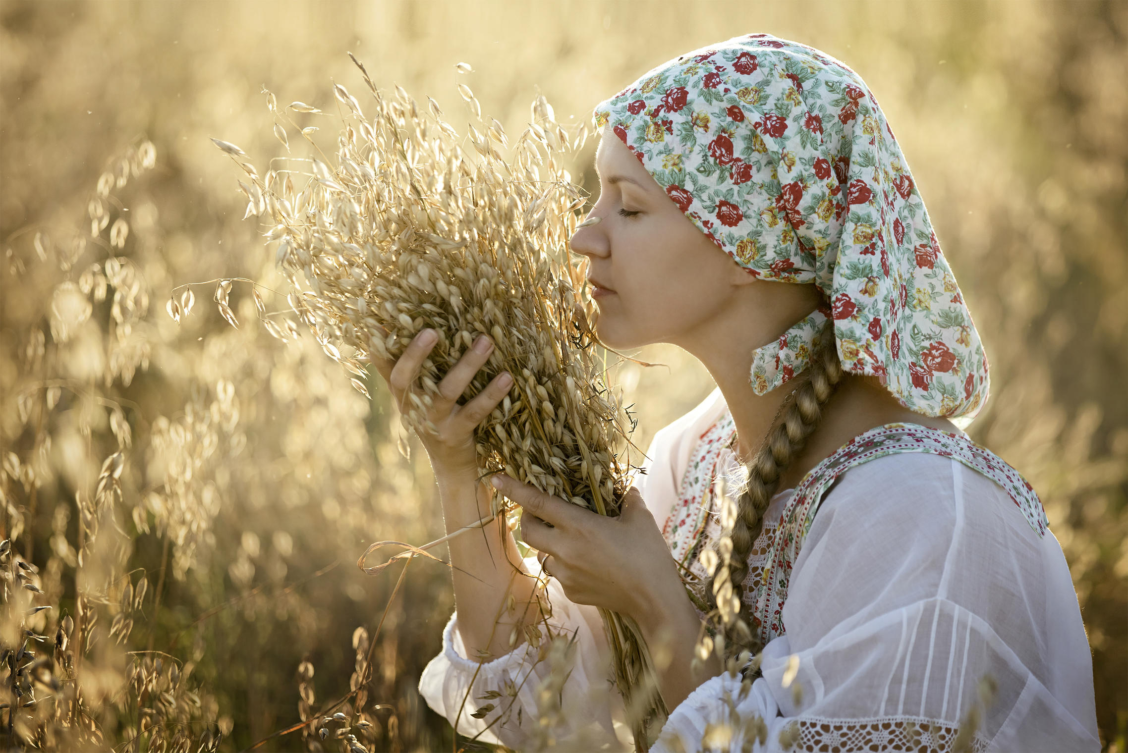 Photo Women in Slavic costumes in Tehran