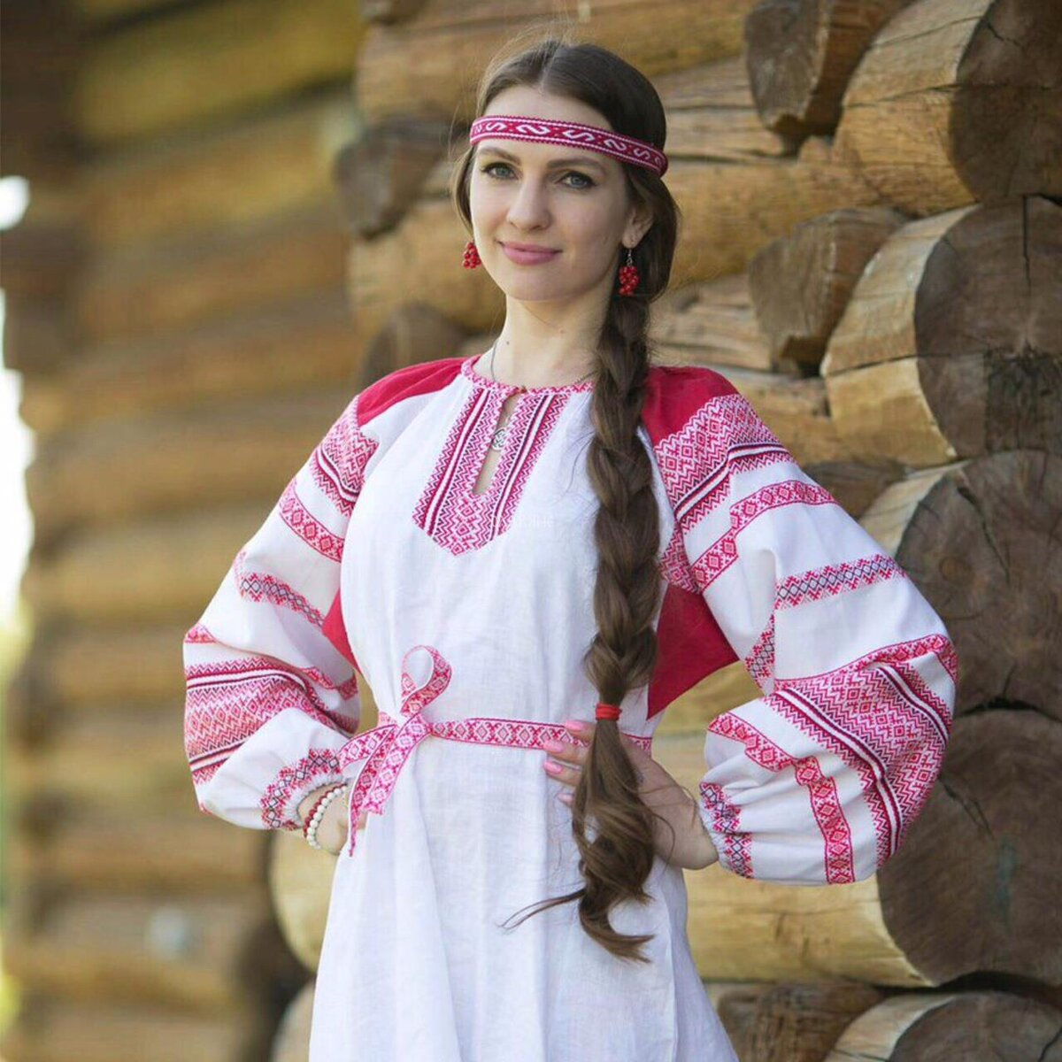Girls in Slavic costumes in Tehran