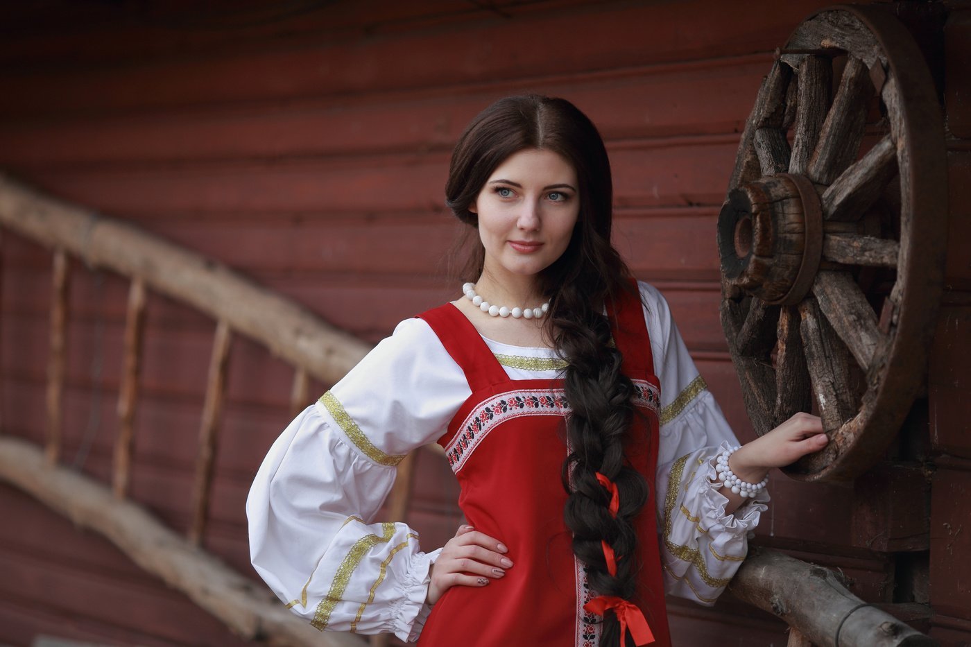 Girls in Slavic costumes in Tehran
